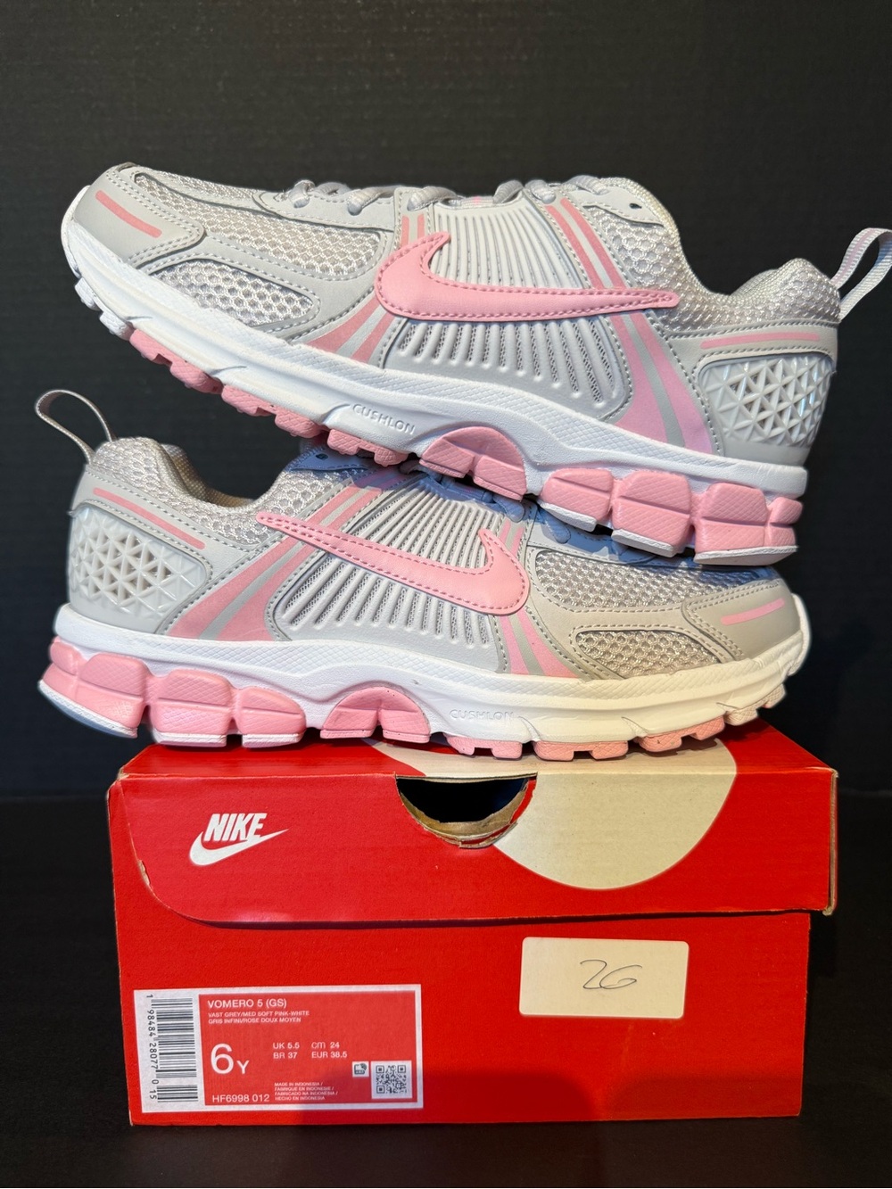Nike Women's Vomero 5 size 7.5W/6Y Light Gray and Pink Athletic Sneakers